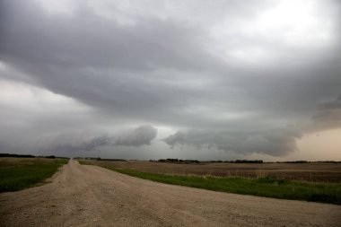 Çayır fırtına bulutları Kanada Saskatchewan yaz uyarılar