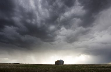 Çayır fırtına bulutları Kanada Saskatchewan yaz uyarılar