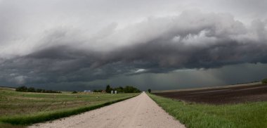 Çayır fırtına bulutları Kanada Saskatchewan binaları terk