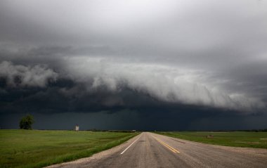 Çayır fırtına bulutları Kanada Saskatchewan yaz uyarılar