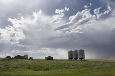 Çayır fırtına bulutları Kanada Saskatchewan yaz uyarılar