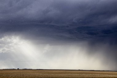 Çayır fırtına bulutları Kanada Saskatchewan yaz uyarılar