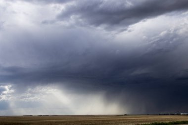Çayır fırtına bulutları Kanada Saskatchewan yaz uyarılar