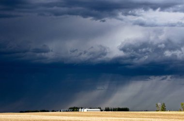 Çayır fırtına bulutları Kanada Saskatchewan yaz uyarılar