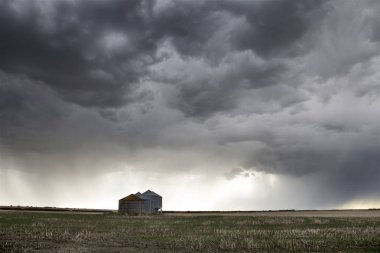 Çayır fırtına bulutları Kanada Saskatchewan yaz uyarılar