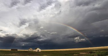 Çayır fırtına bulutları Kanada Saskatchewan binaları terk
