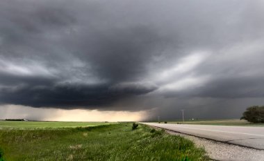 Çayır fırtına bulutları Kanada Saskatchewan binaları terk