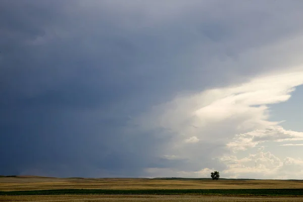Preirie Storm Clouds Canada Saskatchewan Summer Warnings — стоковое фото