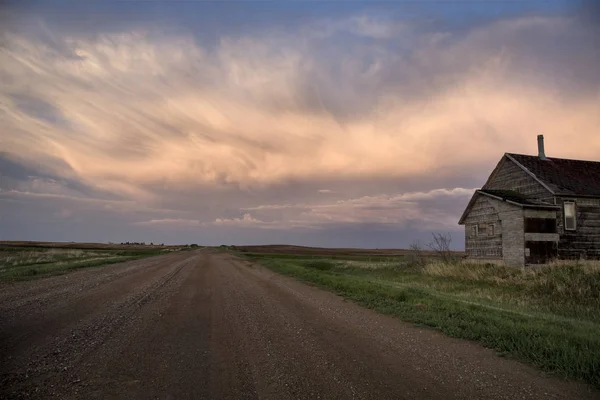 Prérijní Bouřkové Mraky Kanada Saskatchewan Opuštěné Budovy — Stock fotografie