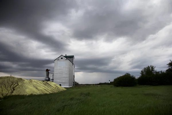 Preirie Storm Clouds Canada Saskatchewan Summer Warnings — стоковое фото