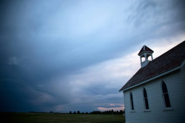 Prairie Burza Chmury Saskatchewan Kanada Lato Wiejskiego Kościoła — Zdjęcie stockowe