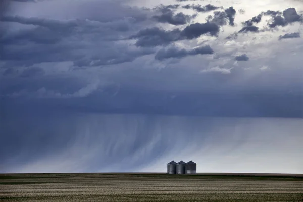 Las Nubes Tormenta Pradera Canadá Saskatchewan Advertencias Verano —  Fotos de Stock