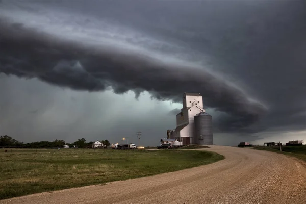 Nuages Tempête Dans Les Prairies Canada Saskatchewan Grain Elevator — Photo