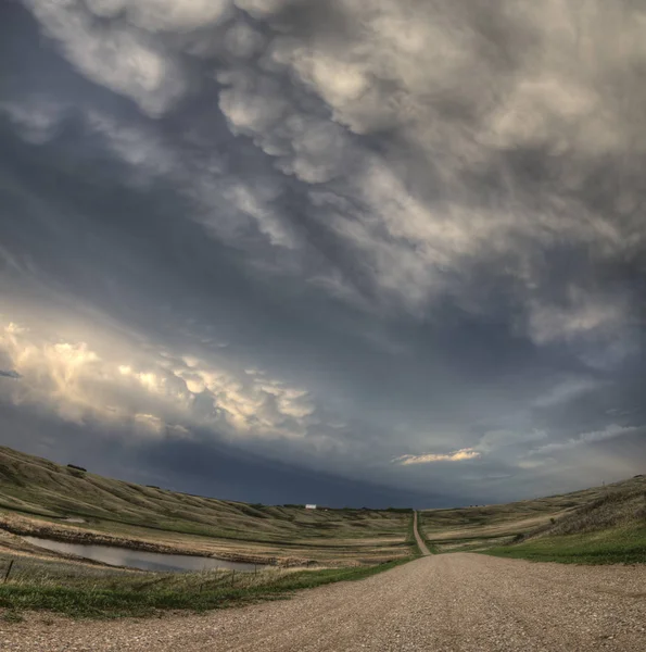 Prairie Storm Clouds Canada Saskatchewan Edifícios Abandonados — Fotografia de Stock