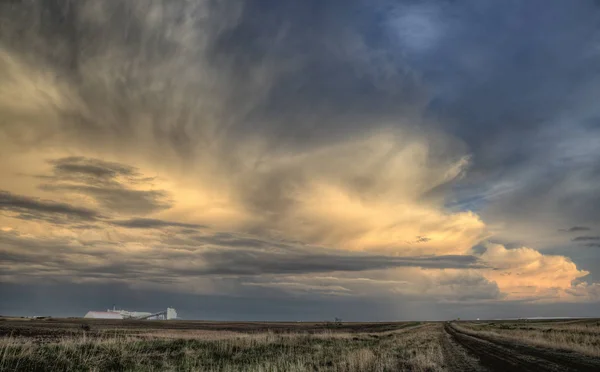 Prairie Storm Nubes Canadá Poste Saskatchewan Fotos De Stock