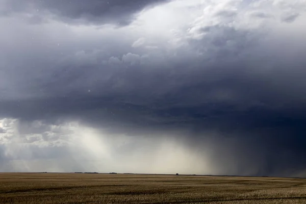 Las Nubes Tormenta Pradera Canadá Saskatchewan Advertencias Verano Fotos De Stock Sin Royalties Gratis
