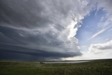 Çayır fırtına bulutları Saskatchewan Kanada kırsal ortamda
