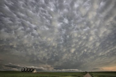 Çayır fırtına bulutları Saskatchewan Kanada Mammatus içinde