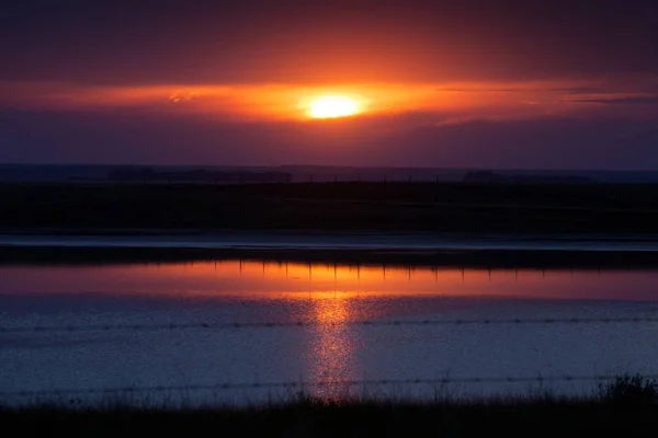 Coucher Soleil Dans Les Prairies Canada Saskatchewan Réflexion Sur Eau — Photo