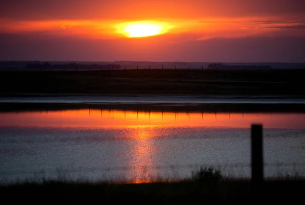 Prairie Zachód Kanada Saskatchewan Woda Reflection — Zdjęcie stockowe