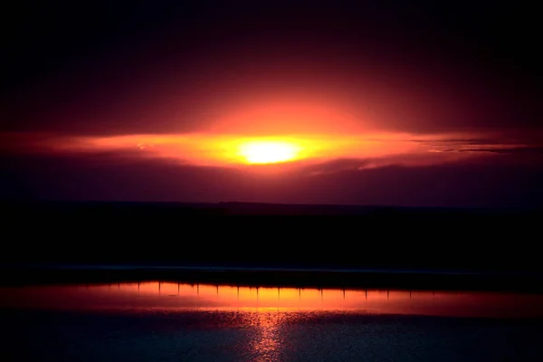 Prairie Sunset Canada Saskatchewan Reflexión Sobre Agua —  Fotos de Stock