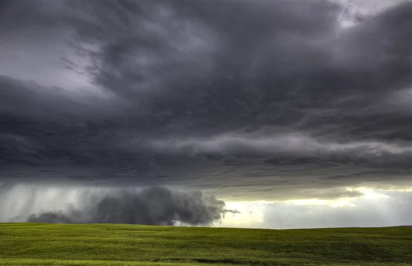 Chmury Burzowe Prairie Wiejskim Otoczeniu Saskatchewan Kanada — Zdjęcie stockowe