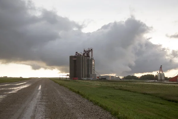 Prairie Vihar Felhők Kanadai Saskatchewan Vidéki Környezetben — Stock Fotó