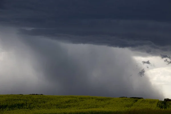 Nuvens Tempestade Pradaria Saskatchewan Canadá Cenário Rural — Fotografia de Stock