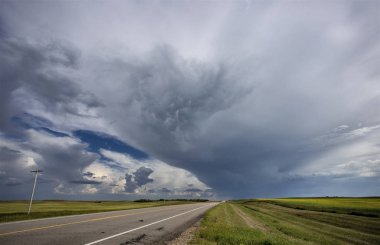 Çayır fırtına bulutları Saskatchewan Kanada yaz tehlike