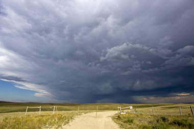 Çayır fırtına bulutları Saskatchewan Kanada yaz tehlike