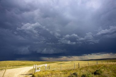 Çayır fırtına bulutları Saskatchewan Kanada yaz tehlike
