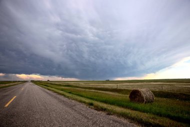 Çayır fırtına bulutları Saskatchewan Kanada yaz tehlike