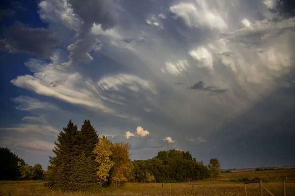 Nuvole Tempesta Prateria Saskatchewan Canada Farm Land — Foto Stock