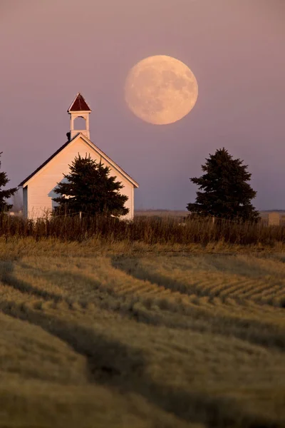 Igreja Velho País Saskatchewan Lua Cheia Colheita — Fotografia de Stock