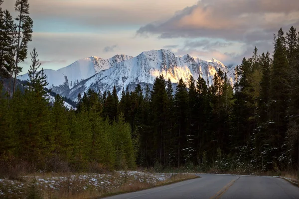 Klippiga Bergen Vintern Faller Kananaskis Banff Kanada — Stockfoto