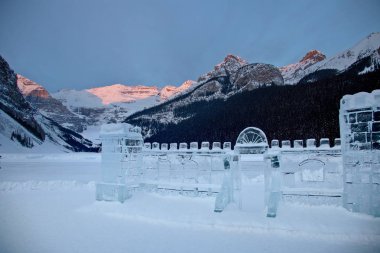 Buz heykel Lake Louise