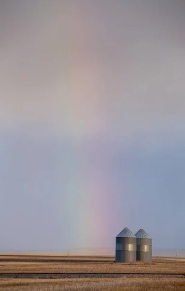 Prairie storm wolken Granary — Stockfoto