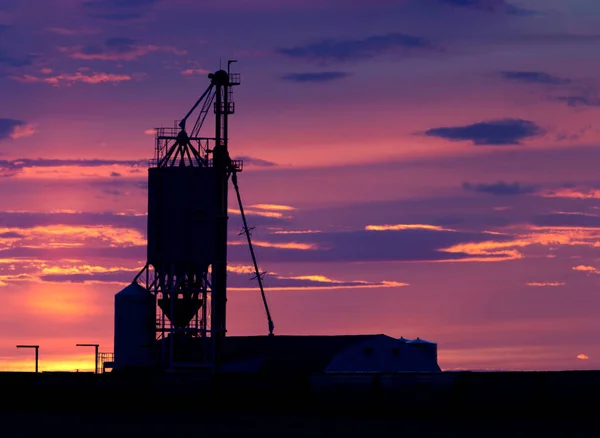 Coucher de soleil sur les nuages de tempête des Prairies — Photo