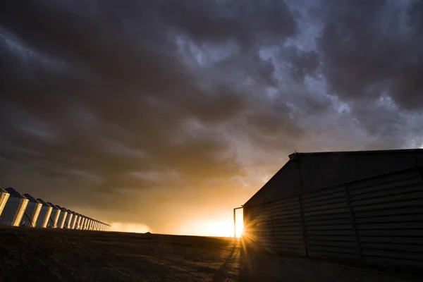 Prärie Sturm Wolken Sonnenuntergang — Stockfoto