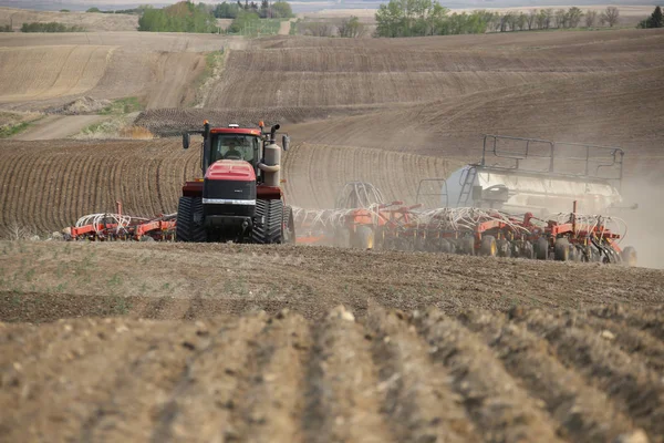 Seeding in Saskatchewan — Stock Photo, Image