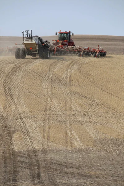 Seeding in Saskatchewan — Stock Photo, Image