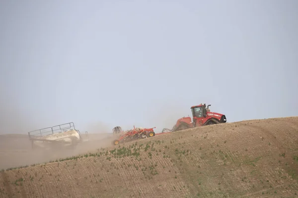 Seeding in Saskatchewan — Stock Photo, Image