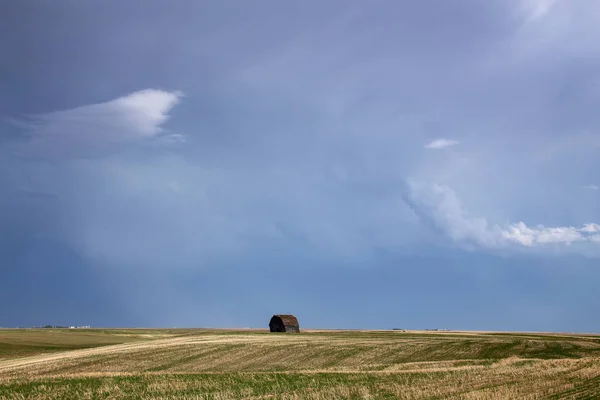 Nubes de tormenta de pradera —  Fotos de Stock