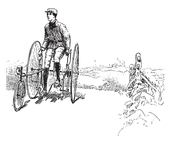 男子在三轮车 一个男人骑三轮车 看着她的肩膀 复古线条画或雕刻插图 — 图库矢量图片