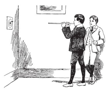 Üfle ve Dart oynayan iki erkek resmi vardır. Bir çocuk bir dart tutuyor ve oyun, diğer bir oynamaya çalışırken onun yanında duran ve sadece izlerken, vintage çizgi çizme veya oyma illüstrasyon.