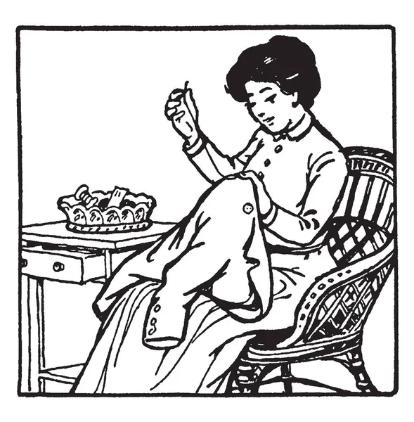 Женщина Сидит Кресле Шьет Одежду Рисует Винтажные Линии Гравирует Иллюстрации — стоковый вектор