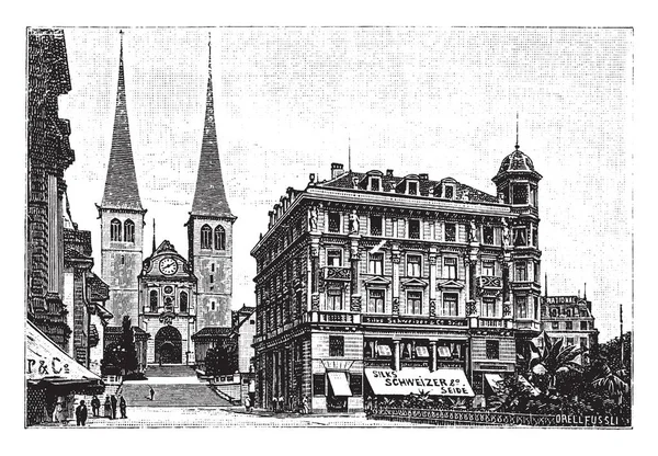 瑞士卢塞恩大教堂附近的一家商店 出售丝绸 在两者之间 Leodegaer 教堂建于部分从 1633年 1639 复古线条画或雕刻插图 — 图库矢量图片