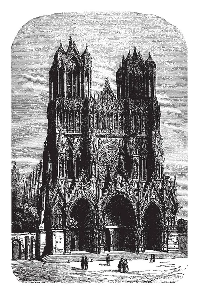 ランスの大聖堂は 高いゴシック様式によって建てられた ローマ カトリック教教会 フランス 大聖堂の古い教会を交換してください この写真の人々 が教会 ビンテージの線の描画や彫刻の図の前に Wandring — ストックベクタ