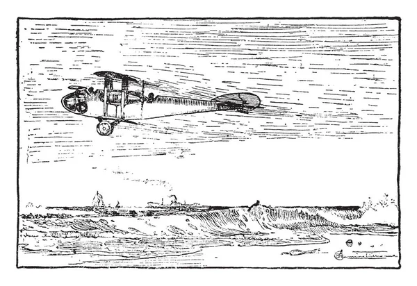 ビンテージの線描画や彫刻イラストと同じ角度で翼の尾を持つ飛行機の空力特性 海岸上空を飛んでいる飛行機 — ストックベクタ