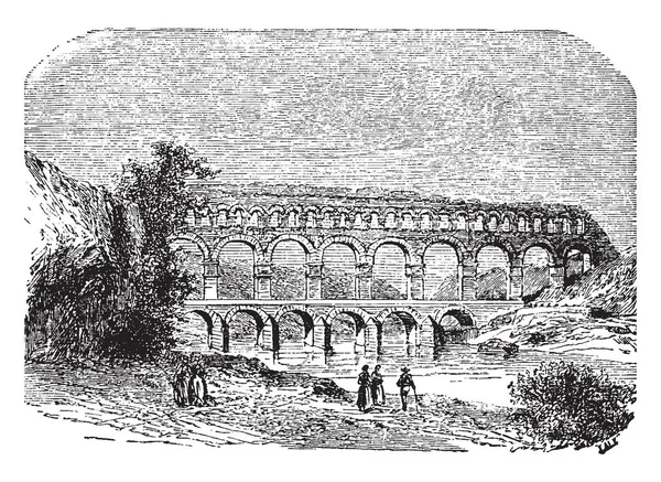 一条渡槽和桥梁 由罗马帝国建造 位于法国南部 复古线条绘画或雕刻插图 — 图库矢量图片
